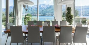 Luxe villa, uitzicht op meer | Dineren
