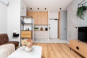 Apartemen Comfort, balkon, pemandangan kota | Area keluarga