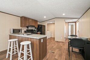 Fridge, microwave, oven, stovetop - Angler's Friend  Near the Bay | Boat-Parking (Santa Rosa Beach)