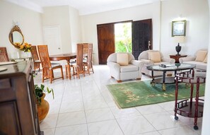 Dining room - Castles in Paradise - by Zenbreak (Vieux Fort)