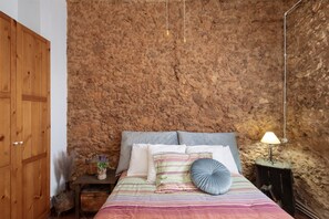 5 slaapkamers, een strijkplank/strijkijzer, wifi, beddengoed