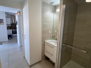Hair dryer - Modern Apartment with Terrace and Parking in Anglet - 4 Pers. (Anglet)