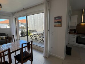 Interior - Modern Apartment with Terrace and Parking in Anglet - 4 Pers. (Anglet)