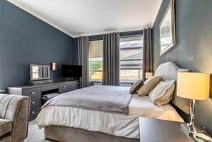 4 chambres, fer et planche à repasser, Wi-Fi, literie fournie