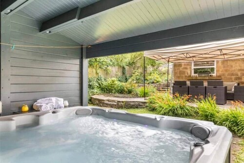 Characterful Buxton Home - Hot Tub & Pet Friendly