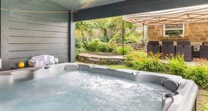 Characterful Buxton Home - Hot Tub & Pet Friendly