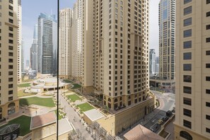 Exterior - Cozy JBR 2BR Retreat | Steps to the Beach & The Walk (Dubai)