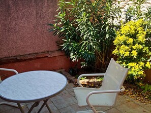 Outdoor dining - House near the beach, air conditioning - 4 guests (Canet-Plage)