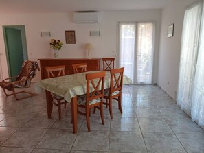 Dining - House near the beach, air conditioning - 4 guests (Canet-Plage)