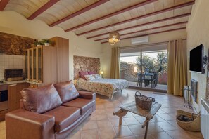 TV, fireplace, DVD player, stereo - Holiday Home 'Loft Rural Orenetes Ideal Parejas' with Mountain View, Wi-Fi and Air Conditioning (L'Hostal)