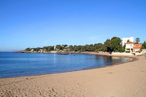 Sun-loungers, beach towels - Villa Les Collines d'Azur (Saint-Raphaël)