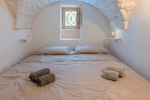 2 bedrooms, WiFi, bed sheets - Abbash da Mery – Historic Home with Hot Tub in the Heart of Ostuni (Ostuni)
