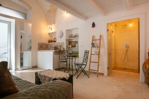 2 bedrooms, WiFi, bed sheets - Abbash da Mery – Historic Home with Hot Tub in the Heart of Ostuni (Ostuni)