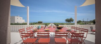 Exclusive beachfront villa, 6 bedrooms, garden, Monopoli