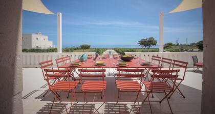Exclusive beachfront villa, 6 bedrooms, garden, Monopoli