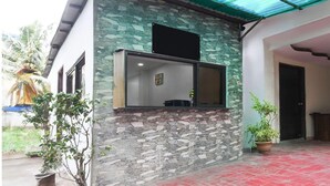 A building with a stone facade, a window, and potted plants. - Townhouse OAK Howrah Oak Belilious Park (Howrah)