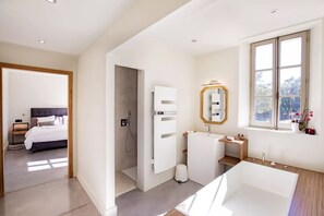 7 bedrooms, in-room safe, iron/ironing board, travel cot - Château les Gardis, Lourmarin, vue magnifique sur le Luberon (Lourmarin)