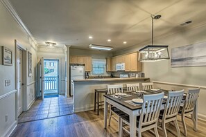 Dining - Magnolia Pointe Condo w/ Pool Near the Beach (Myrtle Beach)