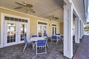 Outdoor dining - Magnolia Pointe Condo w/ Pool Near the Beach (Myrtle Beach)