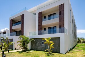 Exterior - Spacious beachfront 3-bedroom apartment with AC in lovely Rivière Noire (Rivière Noire District)