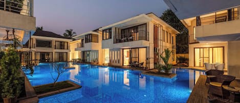 Villa, 3 habitaciones, vista a la alberca, junto a la playa | Alberca