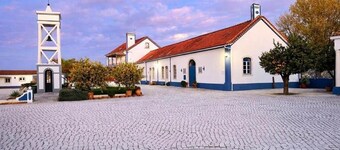 Marchanta Riverside Hotel