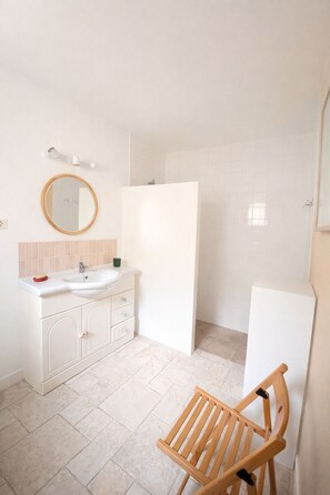 Interior - Logement indépendant avec vue imprenable au pied du Luberon et piscine (cavaillon)