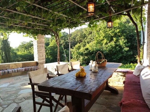 Little Switzerland Villa: Mountain View, Private Terrace & Wi-Fi