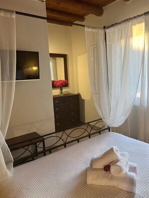 2 quartos, ferros/tábuas de passar roupa, Wi-Fi, roupa de cama
