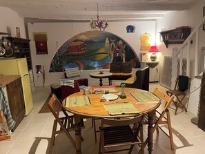 Dining - Le Carpe Diem, gîte près du Chemin de Compostelle (Saint-Projet)