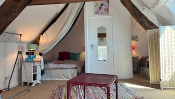 2 habitaciones, tabla de planchar con plancha y ropa de cama