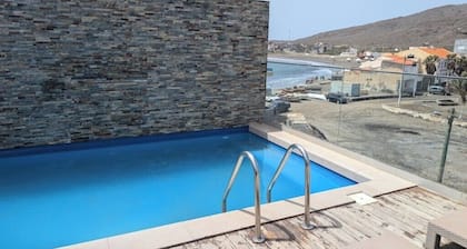 Beachfront Bliss in Praia Baixo – 1Min Walk to Sea