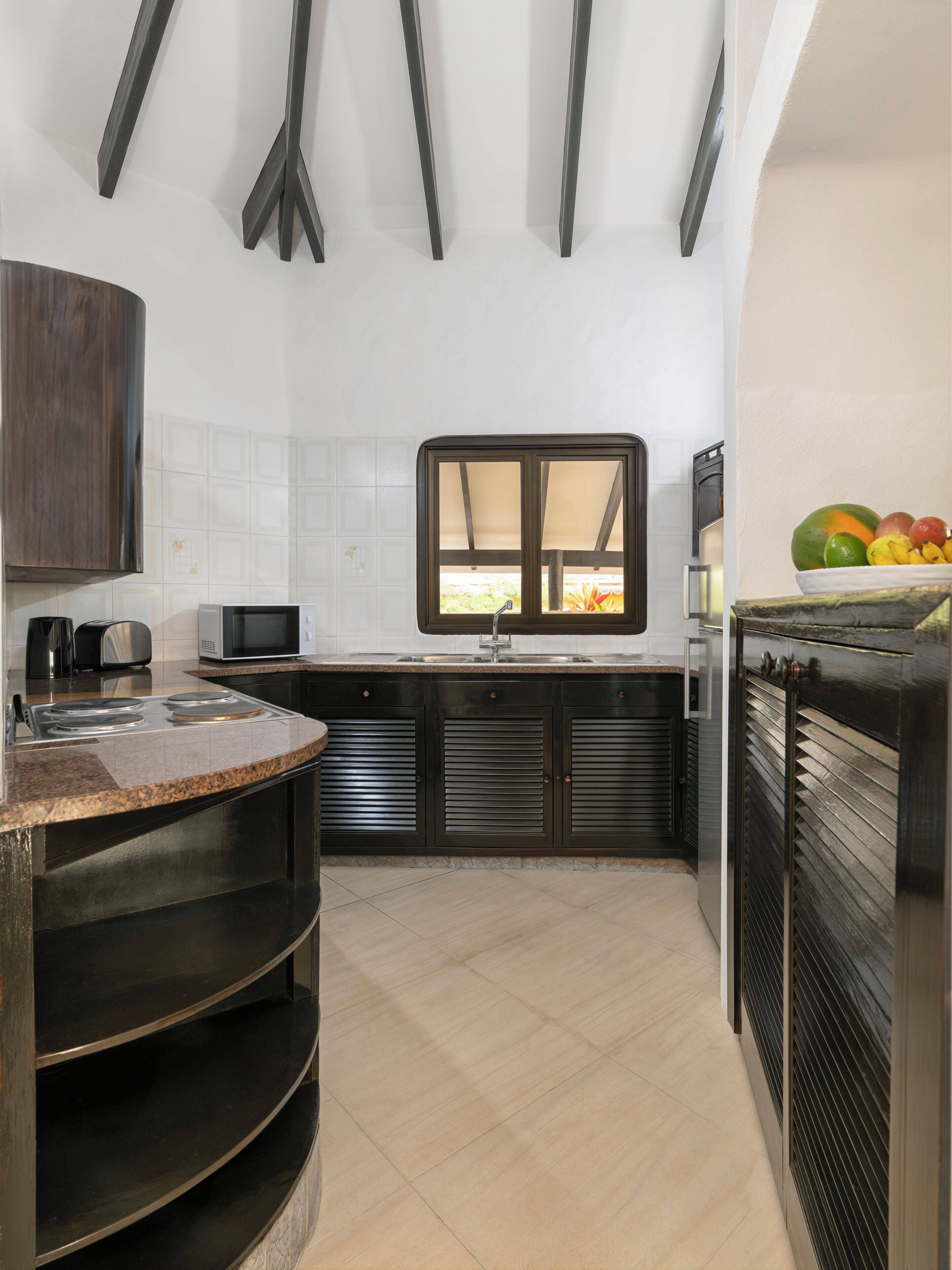 Villa | Cocina privada | Frigorífico, microondas, horno y placa de cocina