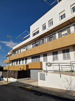 Exterior - Seaside Apartment with Pool, Terrace and Sea Views in Sanlúcar (Sanlúcar de Barrameda)