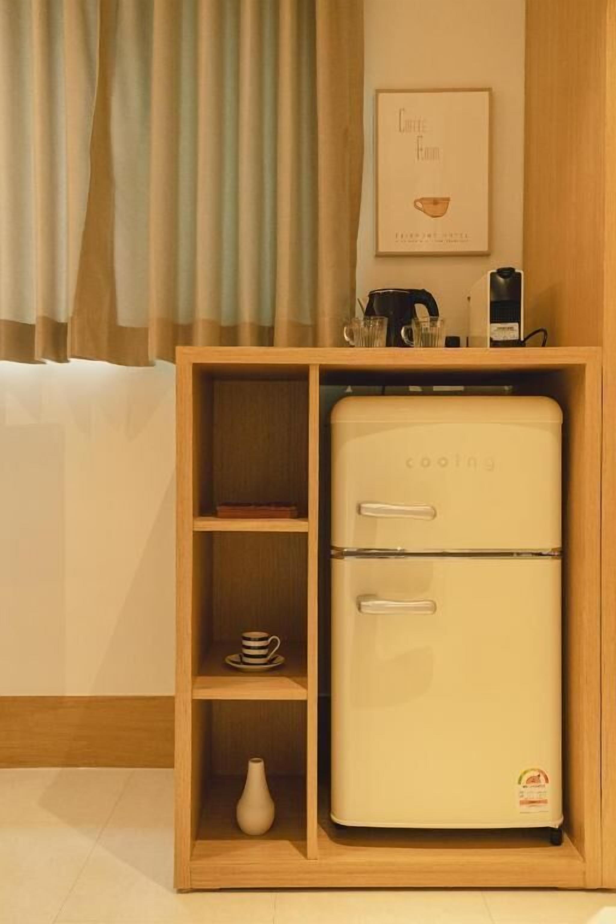 Premium Twin Room, City View | Interior