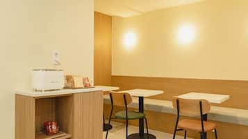 Habitació estàndard, vistes a la ciutat | Servei de restauració