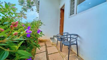 Kahden hengen standard-huone, näköala puutarhaan | Yksityiskohta ulkoa