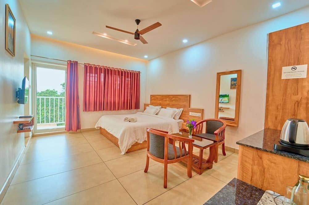 Munnar Ice Pellets Resort with Pool
