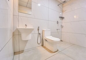 Standard Double Room, Garden View | Bathroom - Munnar Ice Pellets Resort with Pool (Anachal)