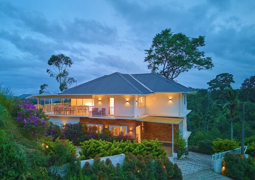 Munnar Ice Pellets Resort with Pool