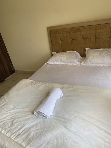 Cozy 1-bedroom apartment in beautiful Machakos with AC