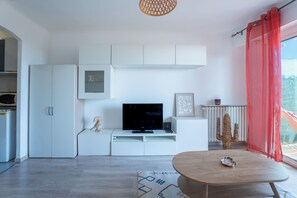 Interior - Sea view studio with private terrace & pool - Top floor on the Riviera (Villeneuve-Loubet)