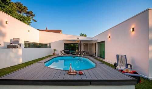 Oasis in Santiago, swimming pool, garden and bus to the city center