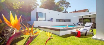 Oasis in Santiago, swimming pool, garden and bus to the city center