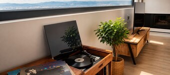 Oasis in Santiago, swimming pool, garden and bus to the city center