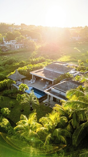 Exterior - Stylish 4-Bedroom Terrace Villa / Infinity Pool & Outdoor Living (Bel Ombre)