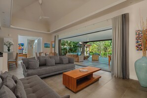 Living area - Stylish 4-Bedroom Terrace Villa / Infinity Pool & Outdoor Living (Bel Ombre)