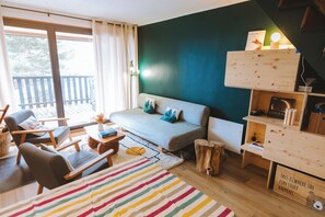 Living area - Le Nid de l'Arbizon, chalet cosy 8 pers. avec cheminée et terrasse. (Saint-Lary-Soulan)