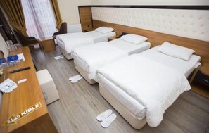Standard Triple Room | Free WiFi - YAYLA HOTEL UZUNGOL (Caykara)