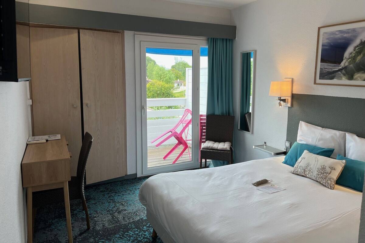 Comfort Double Room, Balcony | Blackout drapes, soundproofing, iron/ironing board, free WiFi
